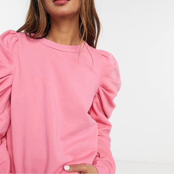 pink puff sleeve sweatshirt
